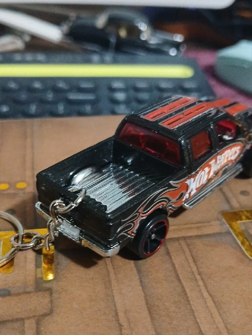 Hot Wheels 2009 Ford F-150 Flame Pickup Keychain